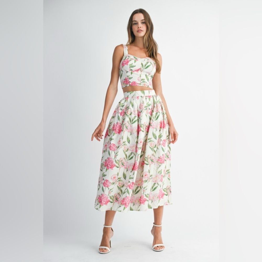 Floral Pink and White Skirt Set - Picture 3 of 13